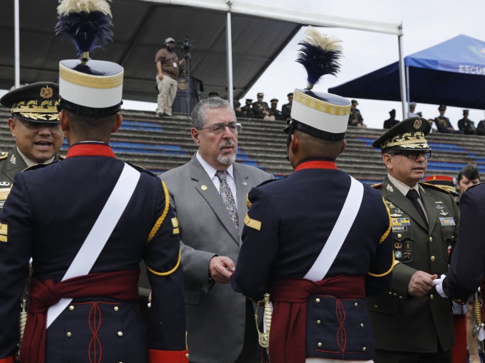 Presidente comanda graduación de nuevos oficiales del Ejército