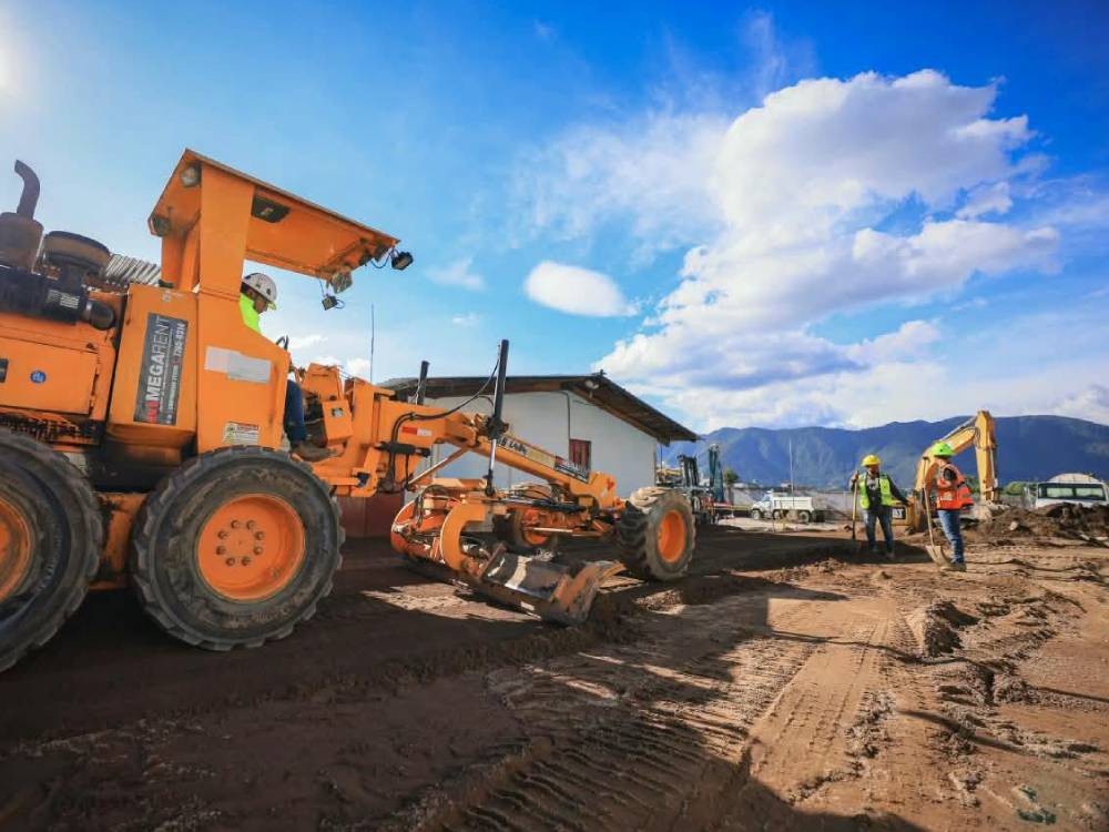 Presidente y primera dama colocan primera piedra del Complejo Residencial “Nidia Martínez” en La Esperanza, Quetzaltenango