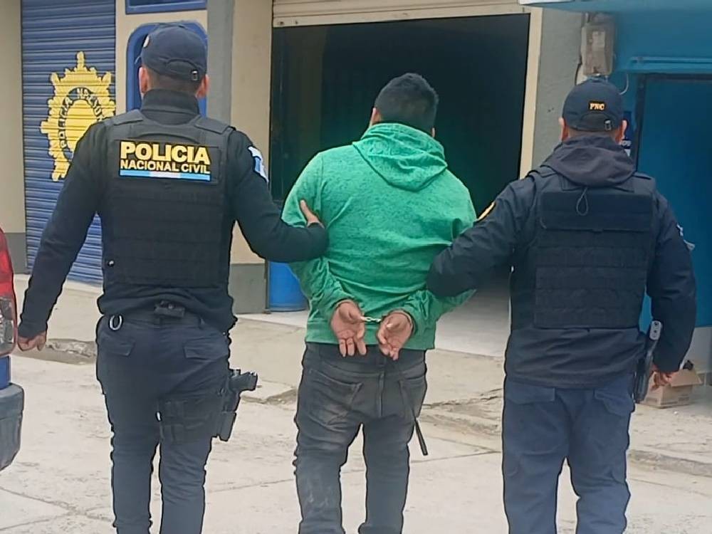 Presunto distribuidor de droga es capturado durante allanamiento en Huehuetenango