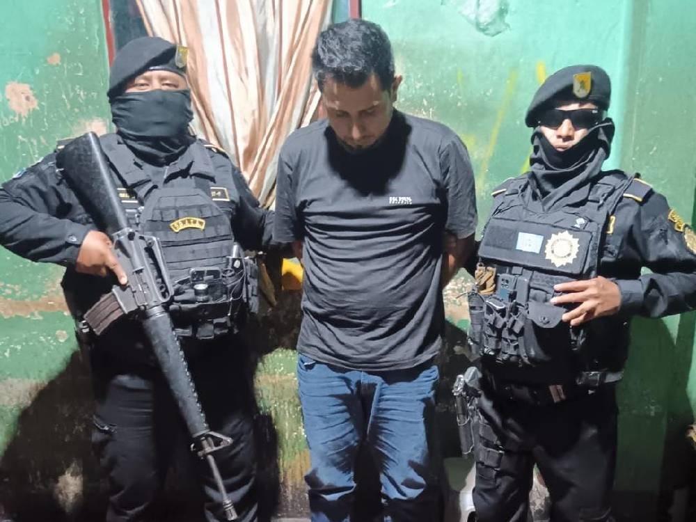 Presunto distribuidor de droga es capturado por la PNC durante allanamiento en Malacatán