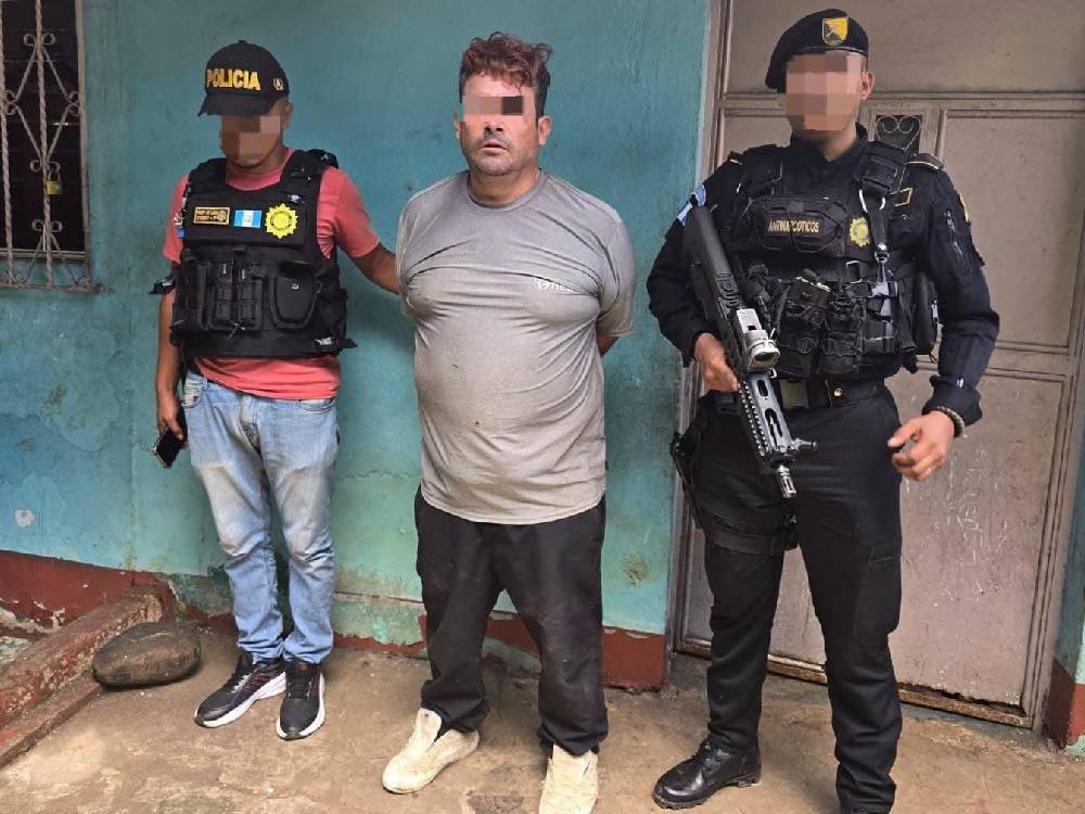 Presunto distribuidor de drogas es capturado tras allanamiento en Quetzaltenango