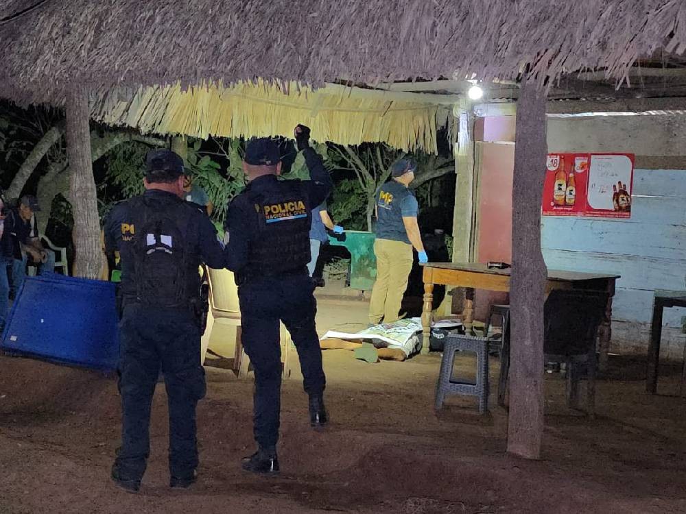 Propietarios de expendio de bebidas alcohólicas son asesinados a balazos en San José La Máquina
