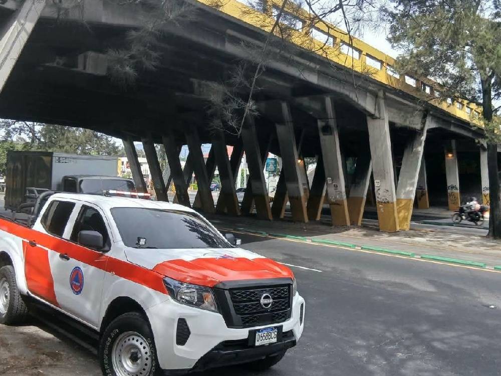 Puente de Anillo Periférico y calzada Aguilar Batres presenta daños en la unión de elementos estructurales 
