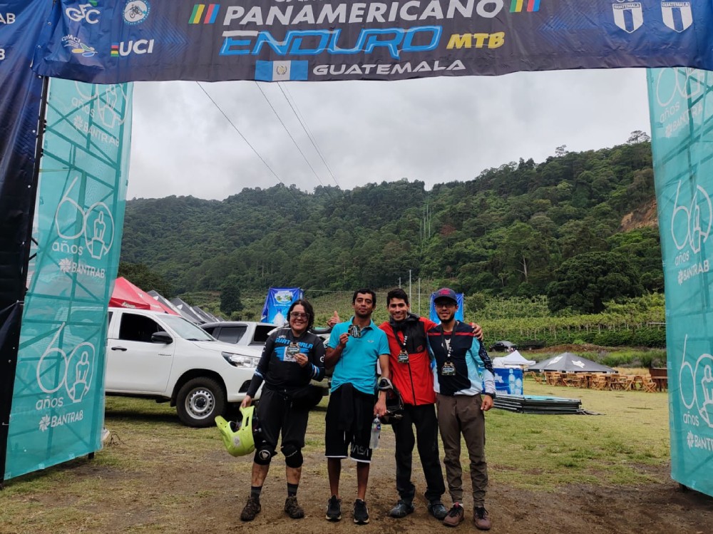 Quetzaltecos destacan en el Campeonato Panamericano de Enduro MTB en Antigua Guatemala