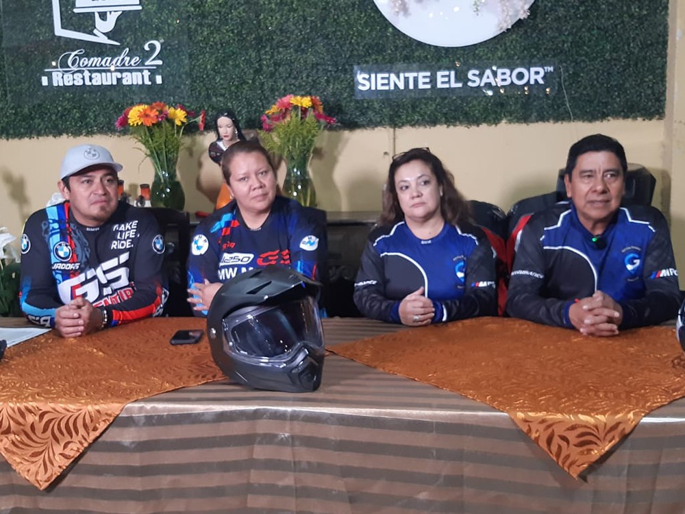 Quetzaltecos harán travesía de dos meses en moto de Xela a Alaska