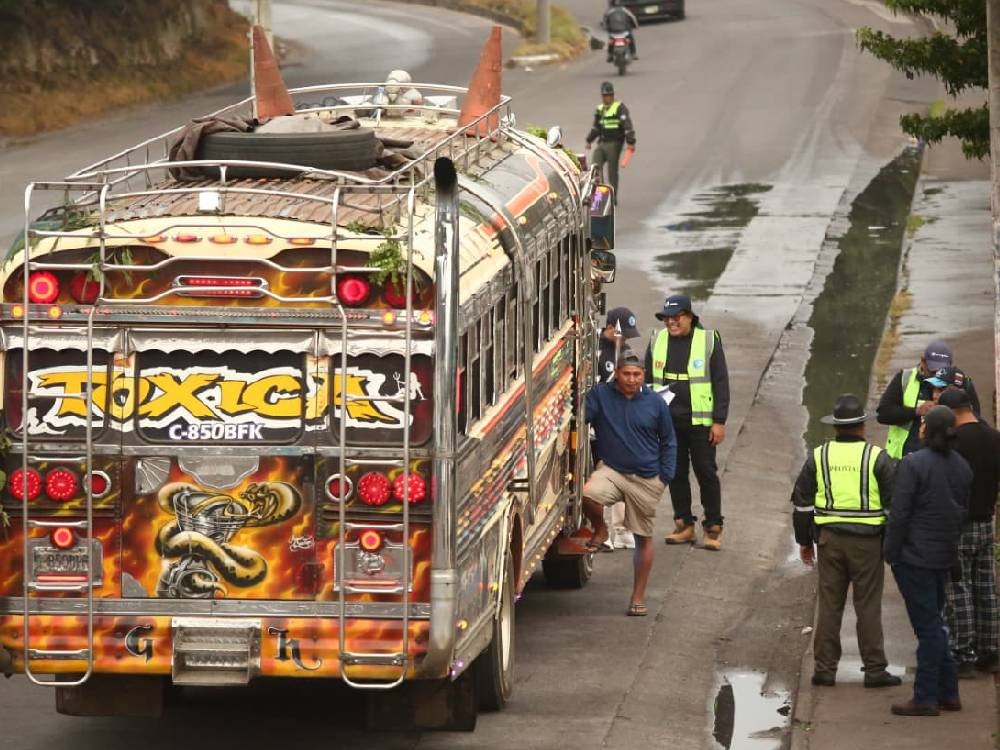 QUETZALTENANGO | Sancionan a ocho unidades de transporte tras operativo de control