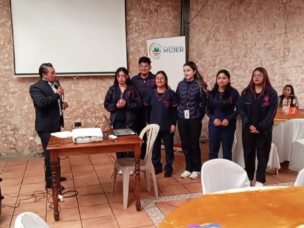 Quetzaltenango realiza conversatorio por el Día Internacional de la No Violencia contra la Mujer