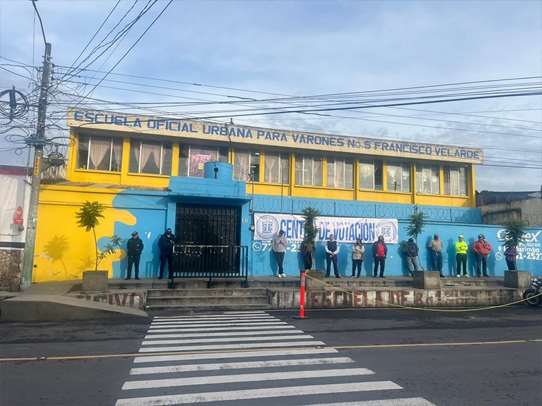 Quetzaltenango: TSE entrega establecimientos educativos  