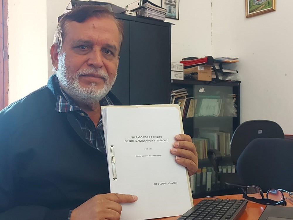 “Quiero plasmar mis anécdotas y la historia de Xela en un libro, histórico y educativo”, Juan Leonel Chacón, escritor zacapaneco