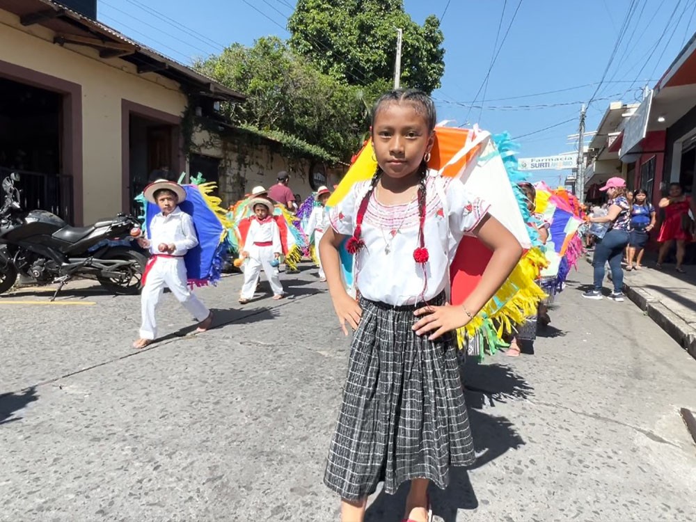 Realizan desfile cultural en Mazatenango