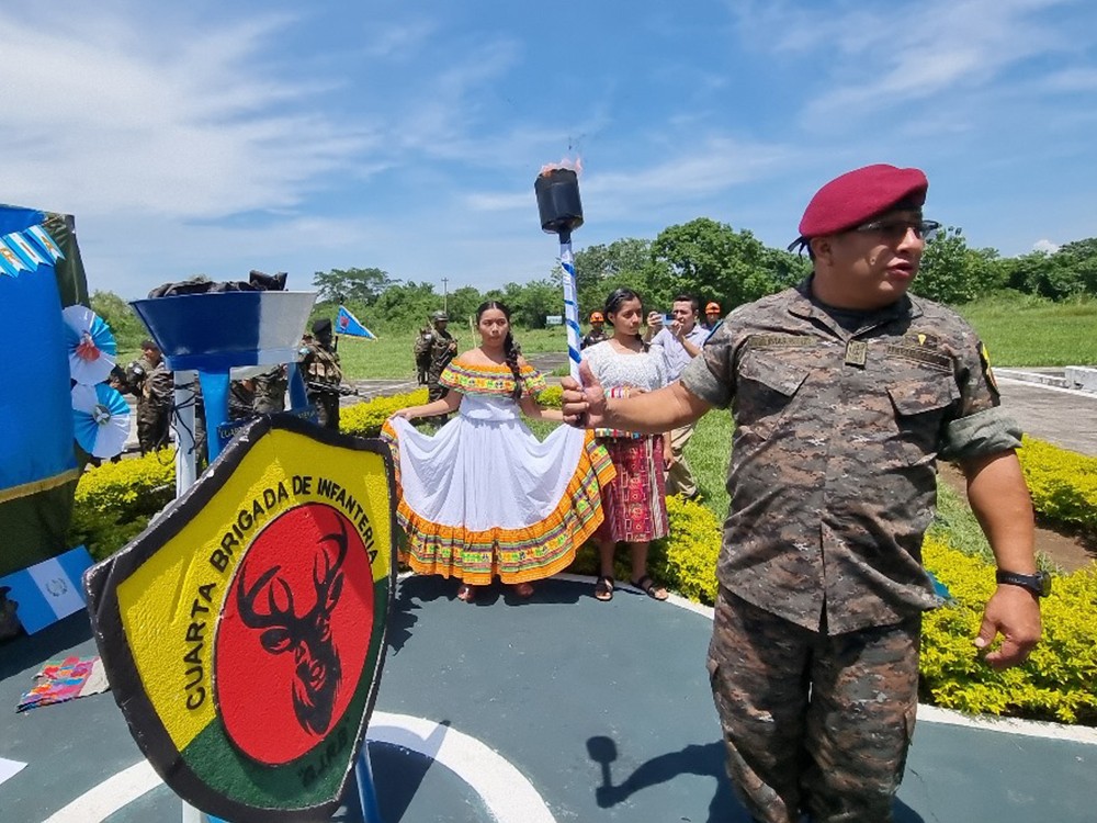 Realizan encendido de antorcha patria en la Zona Militar de Cuyotenango.