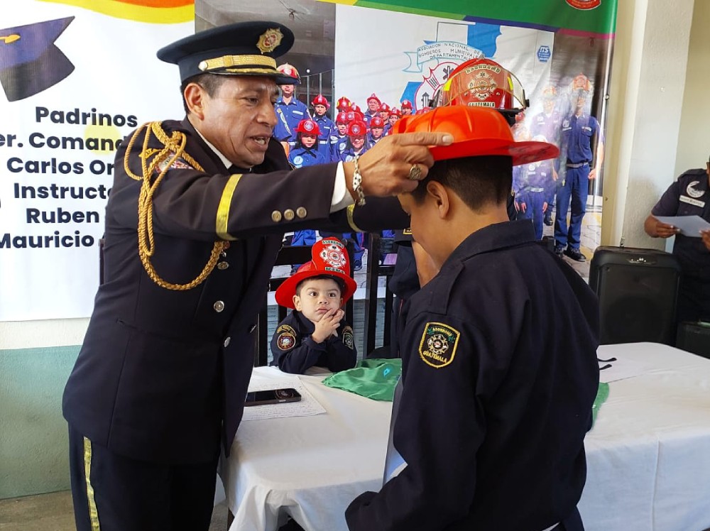 Realizan graduación de brigada infantil y juvenil de Bomberos Municipales Departamentales