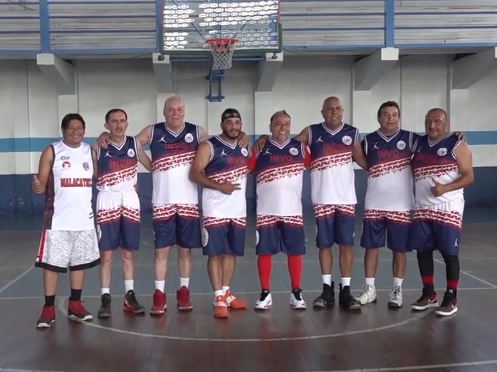 Realizan juego amistoso de baloncesto  