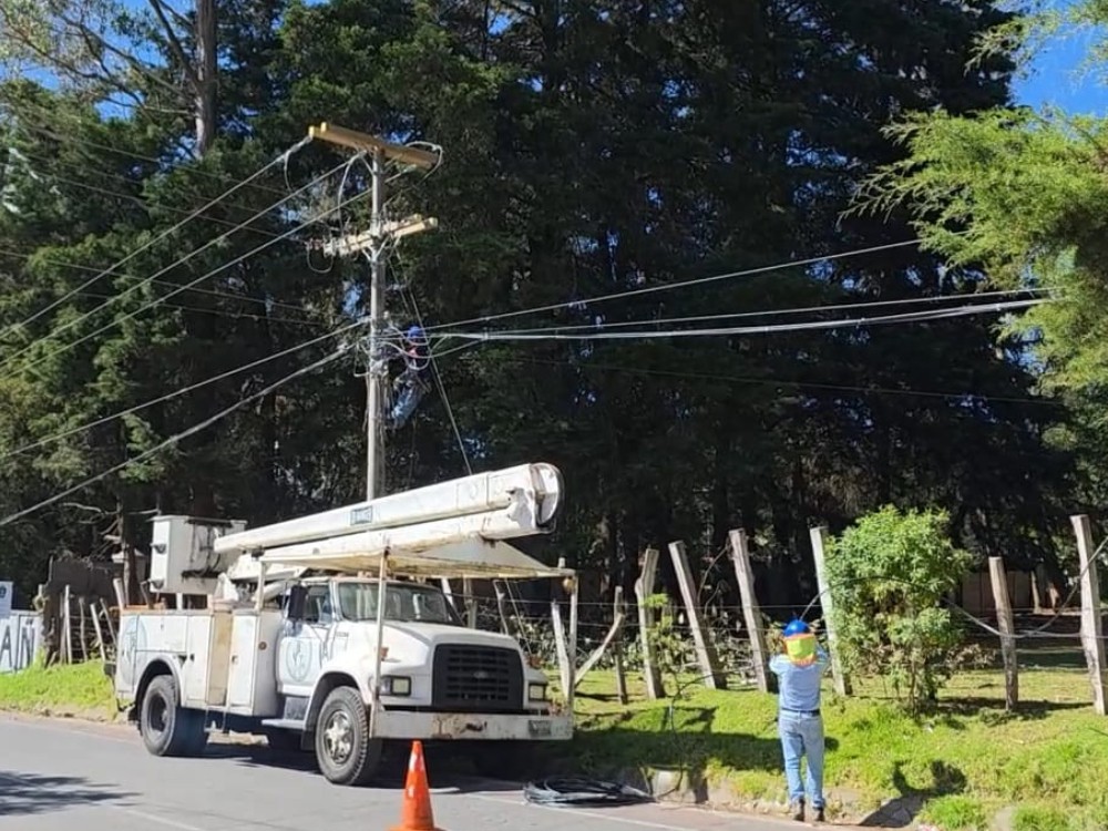 Realizan mantenimiento a red eléctrica en el municipio de San Marcos