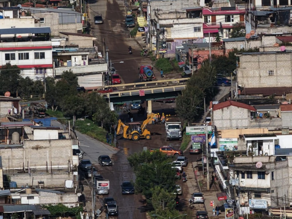 Realizan tareas de limpieza tras intensas lluvias en Xela 