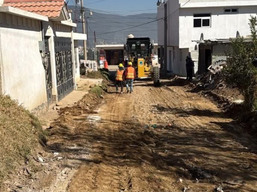 Realizan trabajos de mantenimiento vial en sectores de las zonas 7 y 9 de Xela