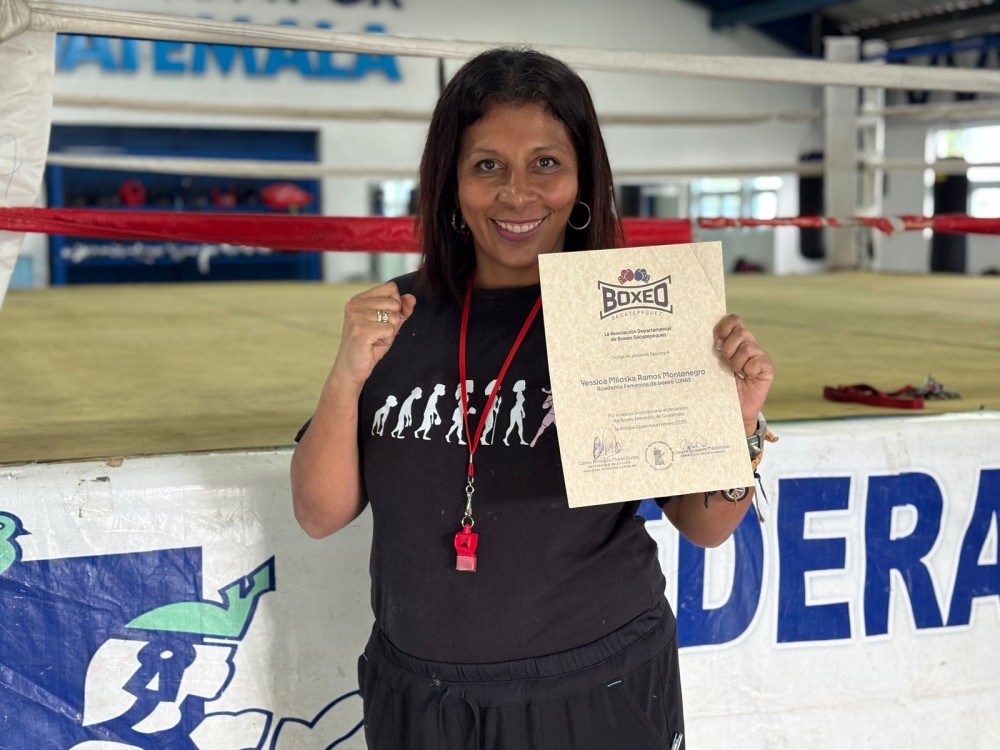 Reconocen a entrenadora que impulsa el boxeo como una forma de empoderamiento y la inclusión 