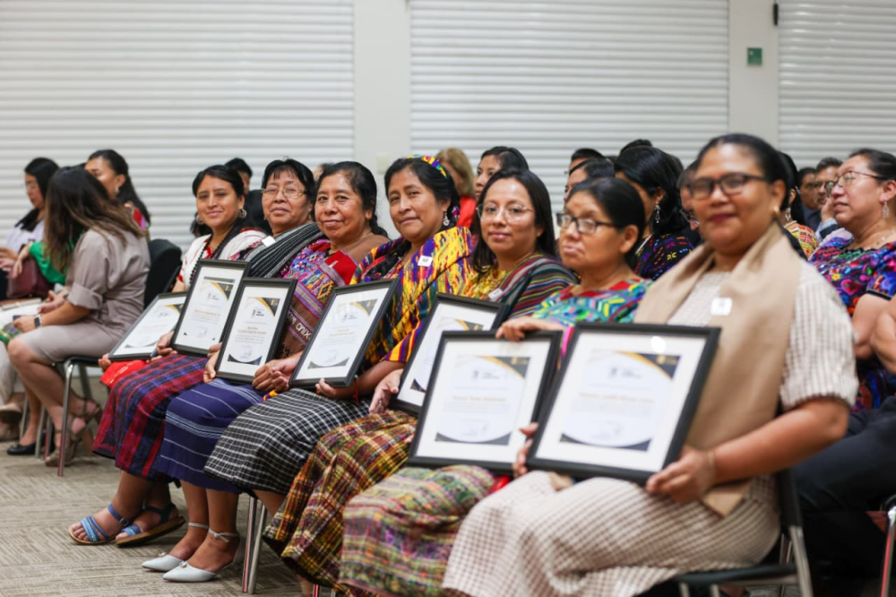  Reconocen a siete mujeres indígenas con la Orden Utz Samaj
