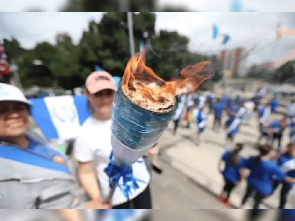 Recorrido de antorchas y fuego patrio 