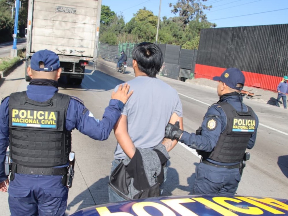 Recuperan camión valorado en Q500 mil y capturan a alias "Shaggy" cuando presuntamente lo manejaba