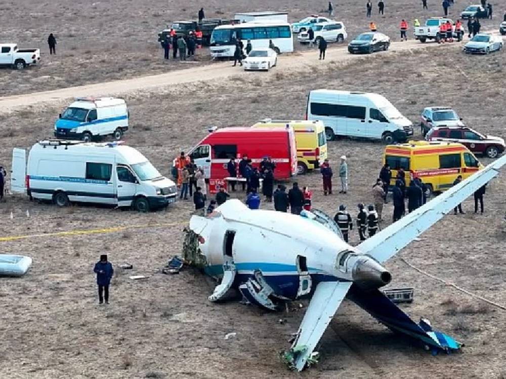 Recuperan las cajas negras del avión de pasajeros que se estrelló en Siberia