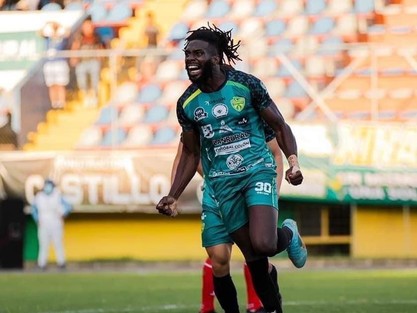 Reducen suspensión para defensa de la X