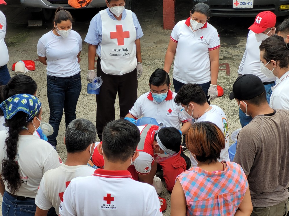 Refuerzan conocimiento sobre primeros auxilios del personal de Cruz Roja