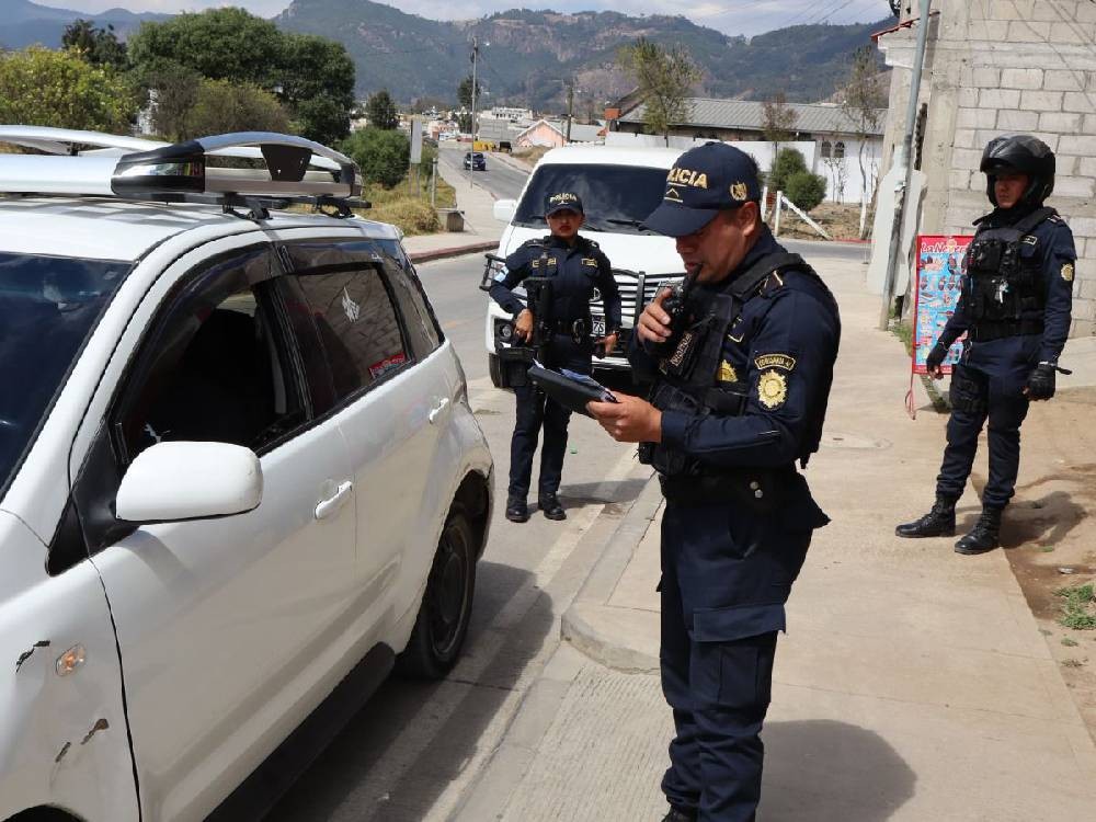 Refuerzan seguridad por asaltos a tiendas 