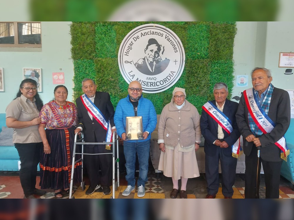 Región Más recibe reconocimiento por su apoyo al Hogar de Ancianos La Misericordia