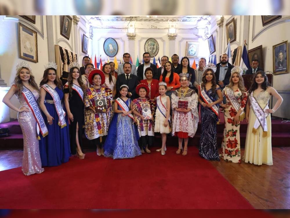 Representantes de belleza de Quetzaltenango fueron presentadas al Concejo Municipal