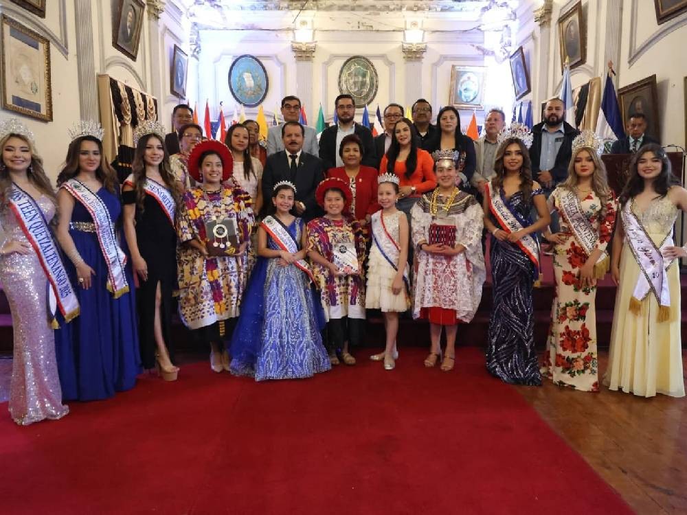 Representativas de la belleza e intelecto fueron presentadas ante el Concejo Municipal