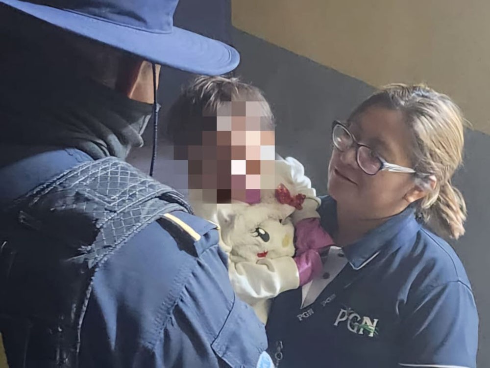 Rescatan a niña en Huehuetenango; su madre deambulaba ebria y fue detenida