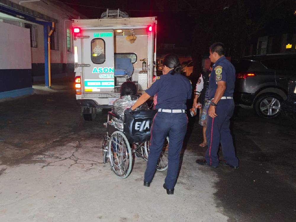 Rescatan a joven que fue arrastrada por un río en San Antonio Suchitepéquez