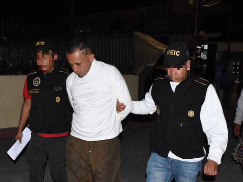Notifican a dos reos acusados de asesinar a lustrador en la zona 3 de Xela