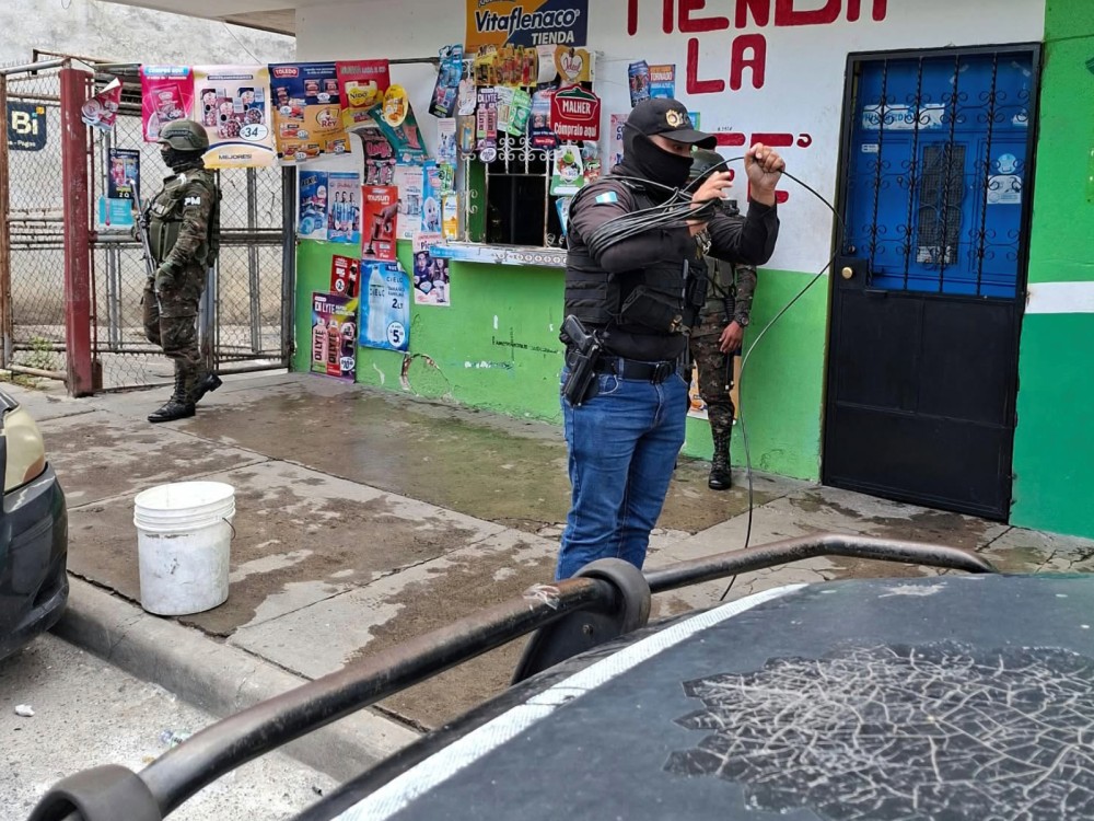 Retiran cámaras de videovigilancia presuntamente utilizadas por grupos criminales 