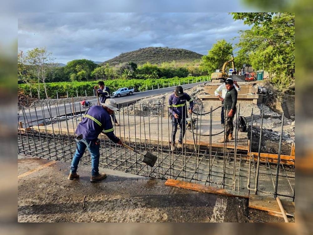 Retiran estructura metálica del puente Güijo para instalar puente Bailey