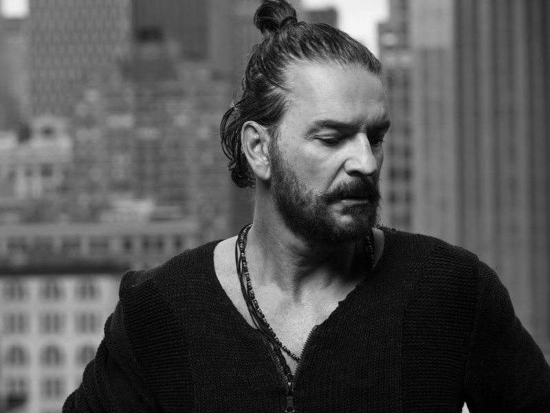 Ricardo Arjona estrena nuevo video