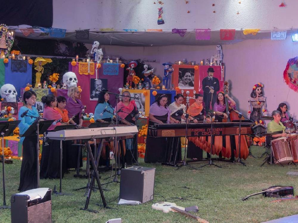 Rinden homenaje a mujeres guatemaltecas y mexicanas en Día de Todos los Santos