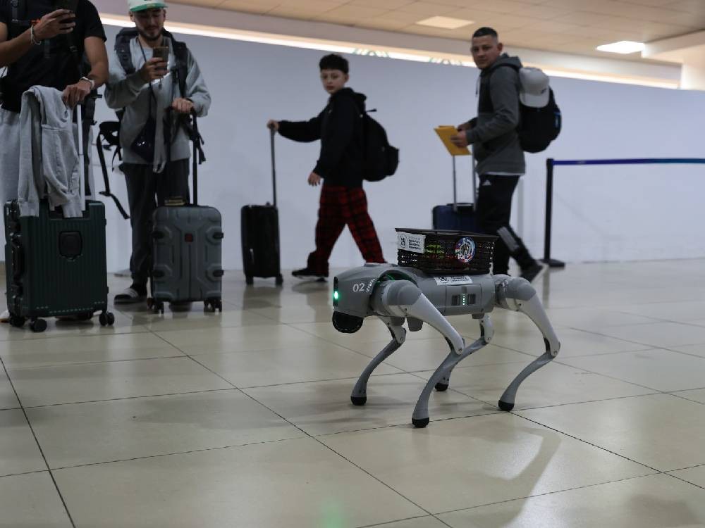 SAICA, el nuevo robot que promueve la bioseguridad agropecuaria en el Aeropuerto La Aurora