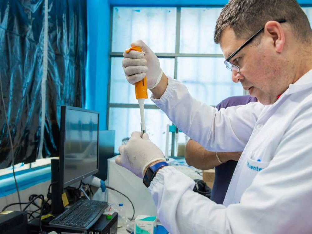 Salubristas de Quetzaltenango reciben capacitación técnica para uso de nuevos equipos de laboratorio