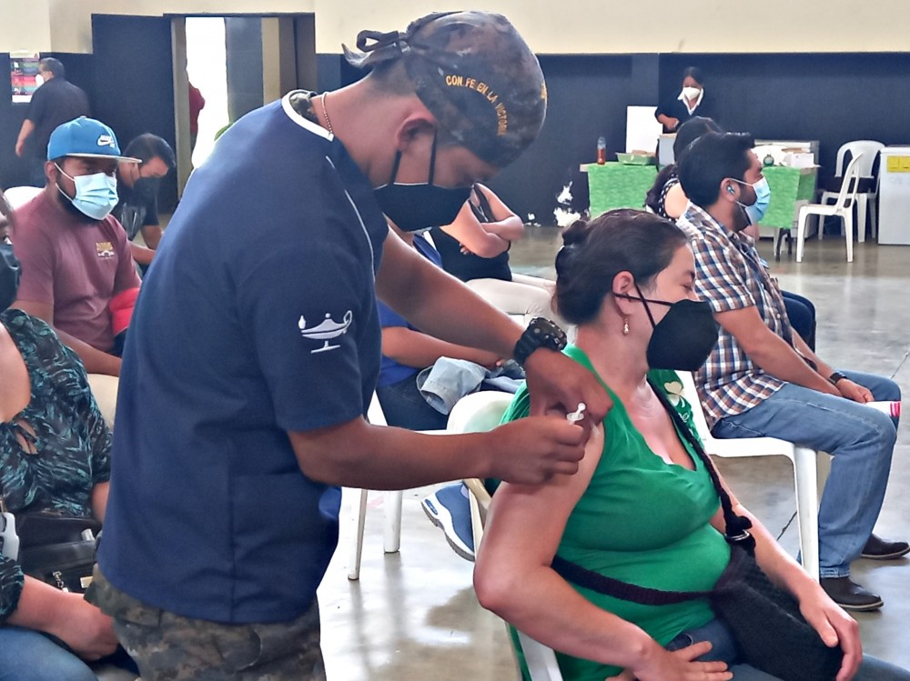 Salubristas se preparan para suministrar vacuna de refuerzo en Huehuetenango