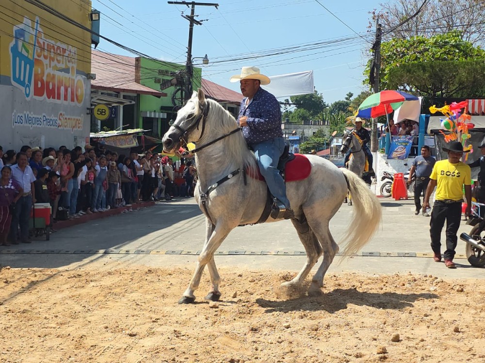 San Pablo Jocopilas celebra su primer Desfile Hípico con éxito 