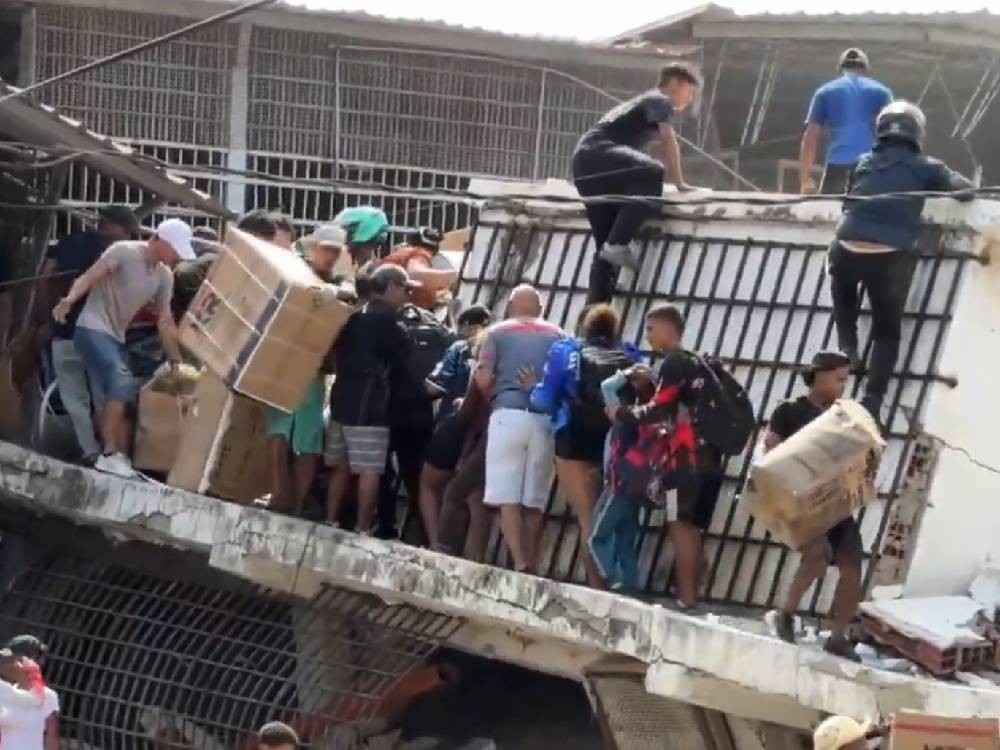 Saquean comercios en zonas afectadas por terremotos