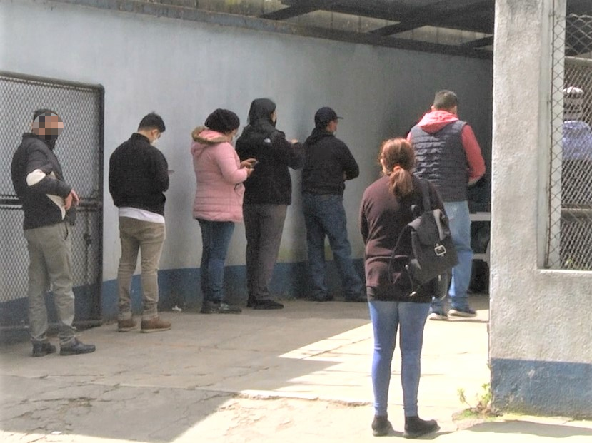 Se vuelven a formar largas filas para hisopados en el CAP de Xela