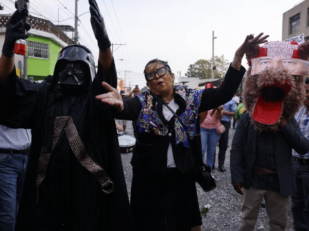 Sectores sociales celebran la salida de Consuelo Porras
