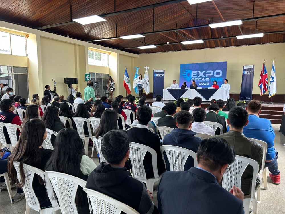 Segeplan ofrece becas para estudiar fuera del país