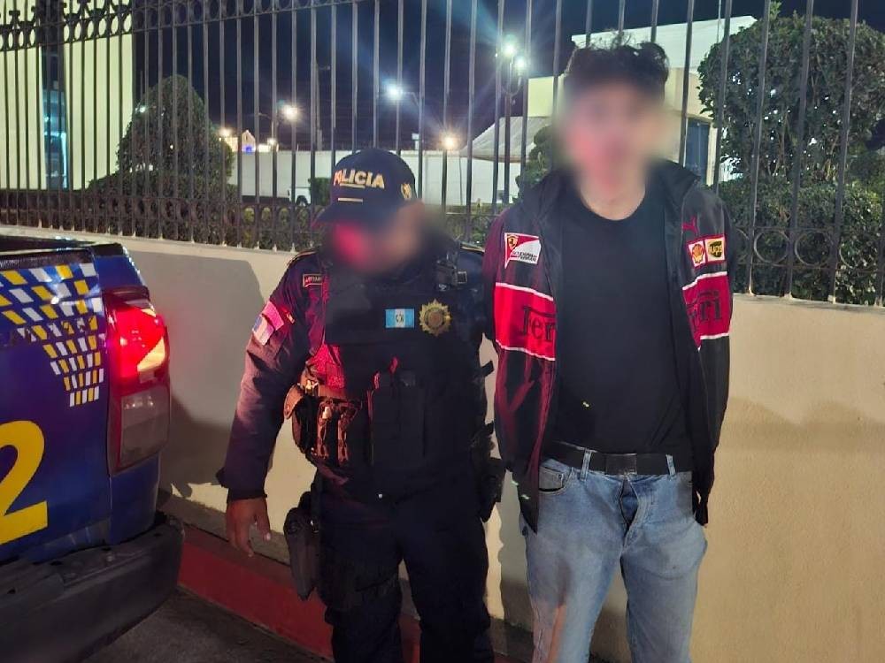 Señalado de robar un vehículo y provocar daños durante su intento de huída es capturado 
