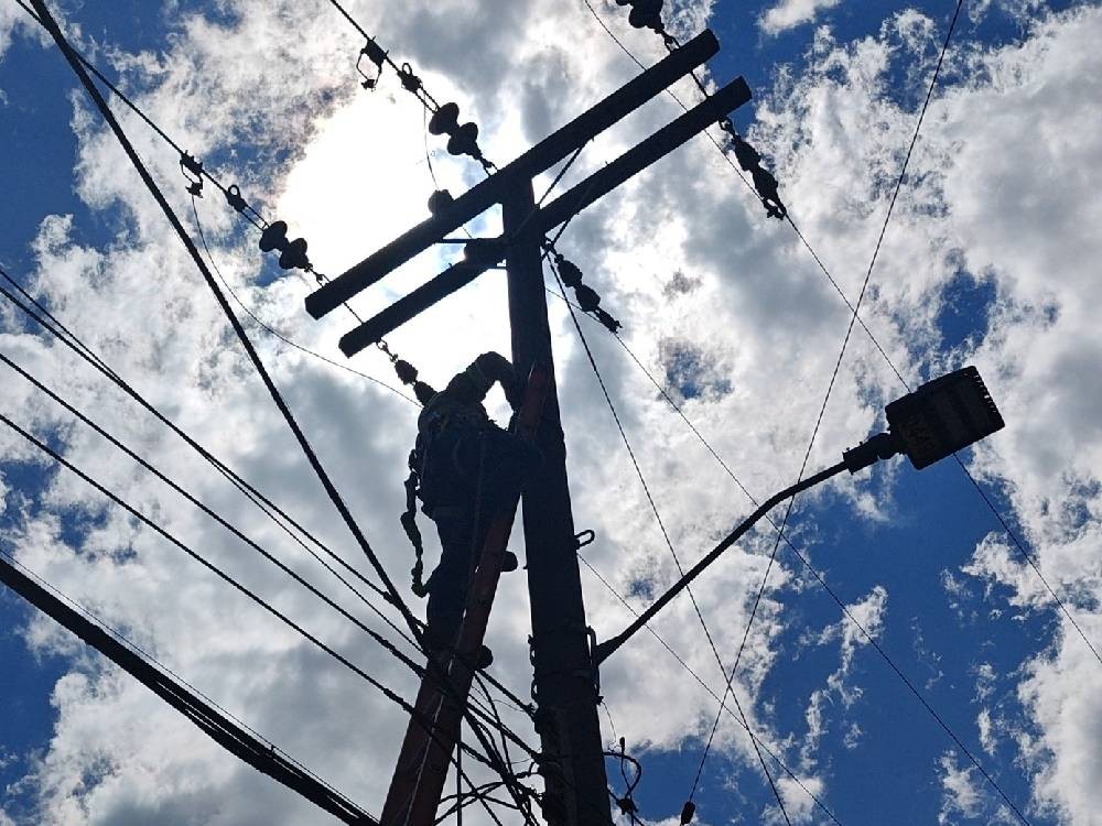 Señalan abusos de la EEMQ y deficiencias del servicio de energía eléctrica 