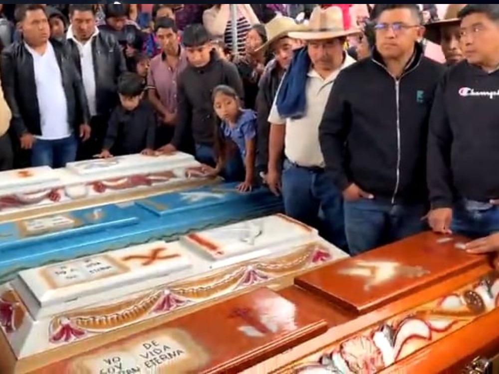 Sepultan a las víctimas del trágico accidente en Concepción Huista