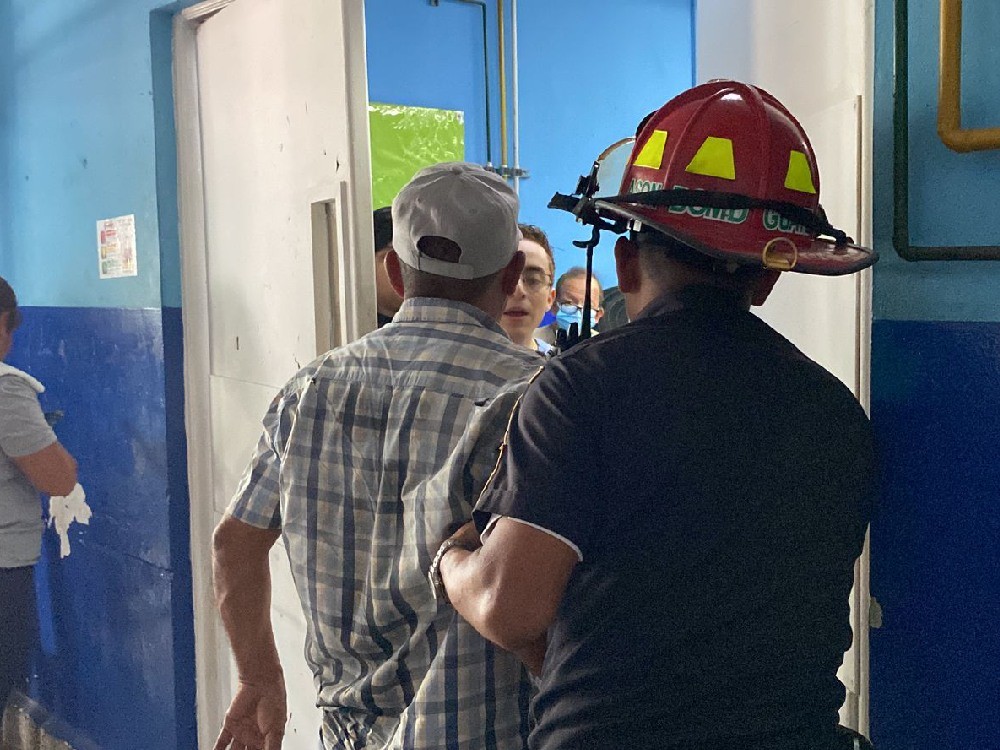 Serpiente venenosa muerde a hombre de la tercera edad